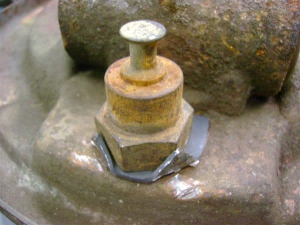 BRAKE STUD FLAT LOCK   (5 LUG