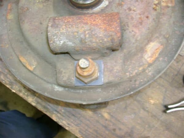 BRAKE STUD FLAT LOCK   (5 LUG