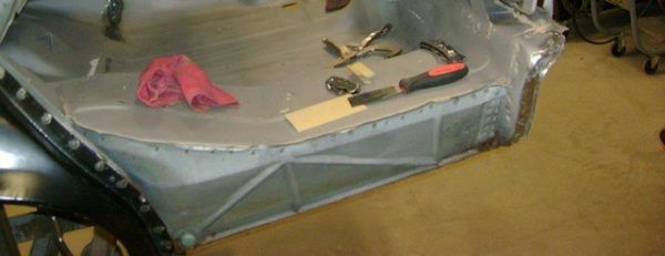 TRUNK FLOOR EXTENSION END CAP