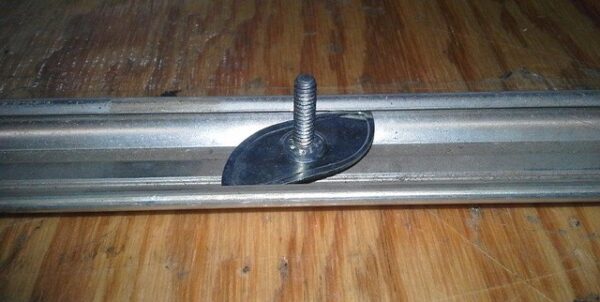 CLIP BODY SIDE MOLDING EMBLEM