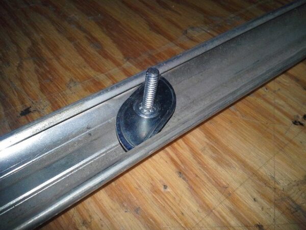 CLIP BODY SIDE MOLDING EMBLEM